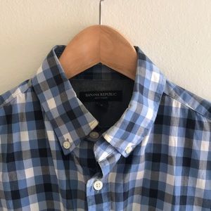Banana Republic Checkered Blue Casual button-up